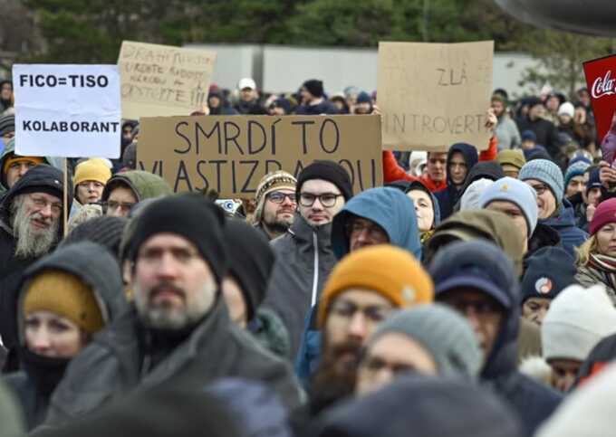 У Братиславі люди вийшли на протест проти Фіцо за посилення зв’язків із Росією