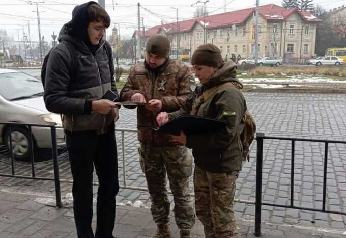 В Ізмаїлі мобілізовані в ТЦК чоловіки розпочали голодування: заявляють про дві спроби відправки на фронт