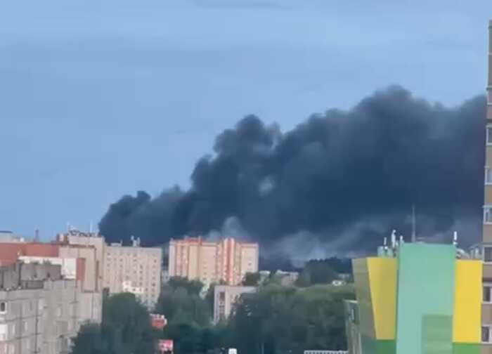 У Чебоксарах стався напад безпілотників: пролунали сильні вибухи, спалахнула пожежа