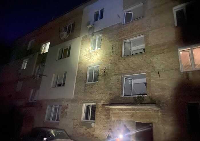 Окупанти атакували Вишгород на Київщині: пошкоджено будинки й горів склад, є постраждалі